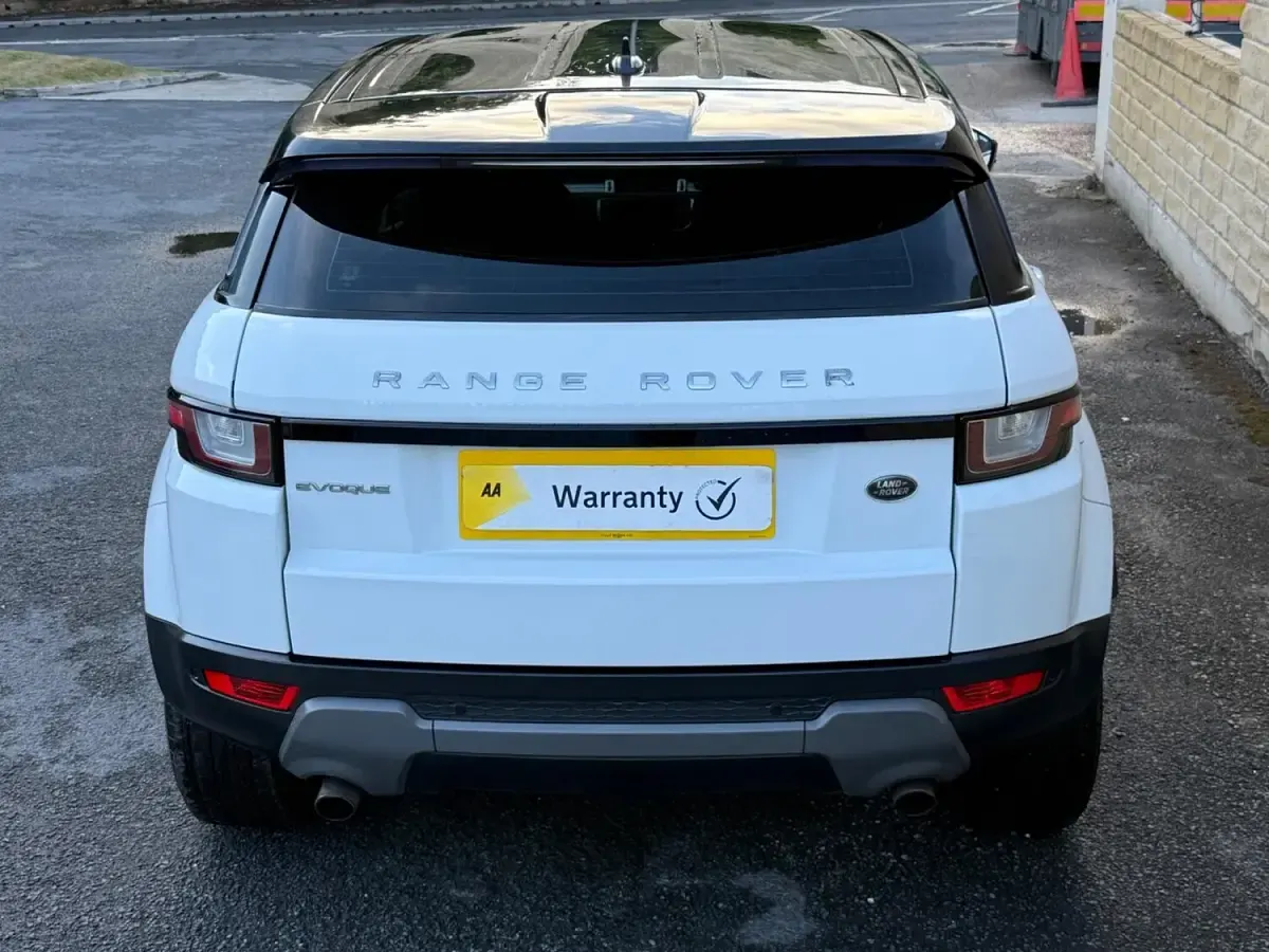 Used Land Rover Range Rover evoque SE 2016 White Estate