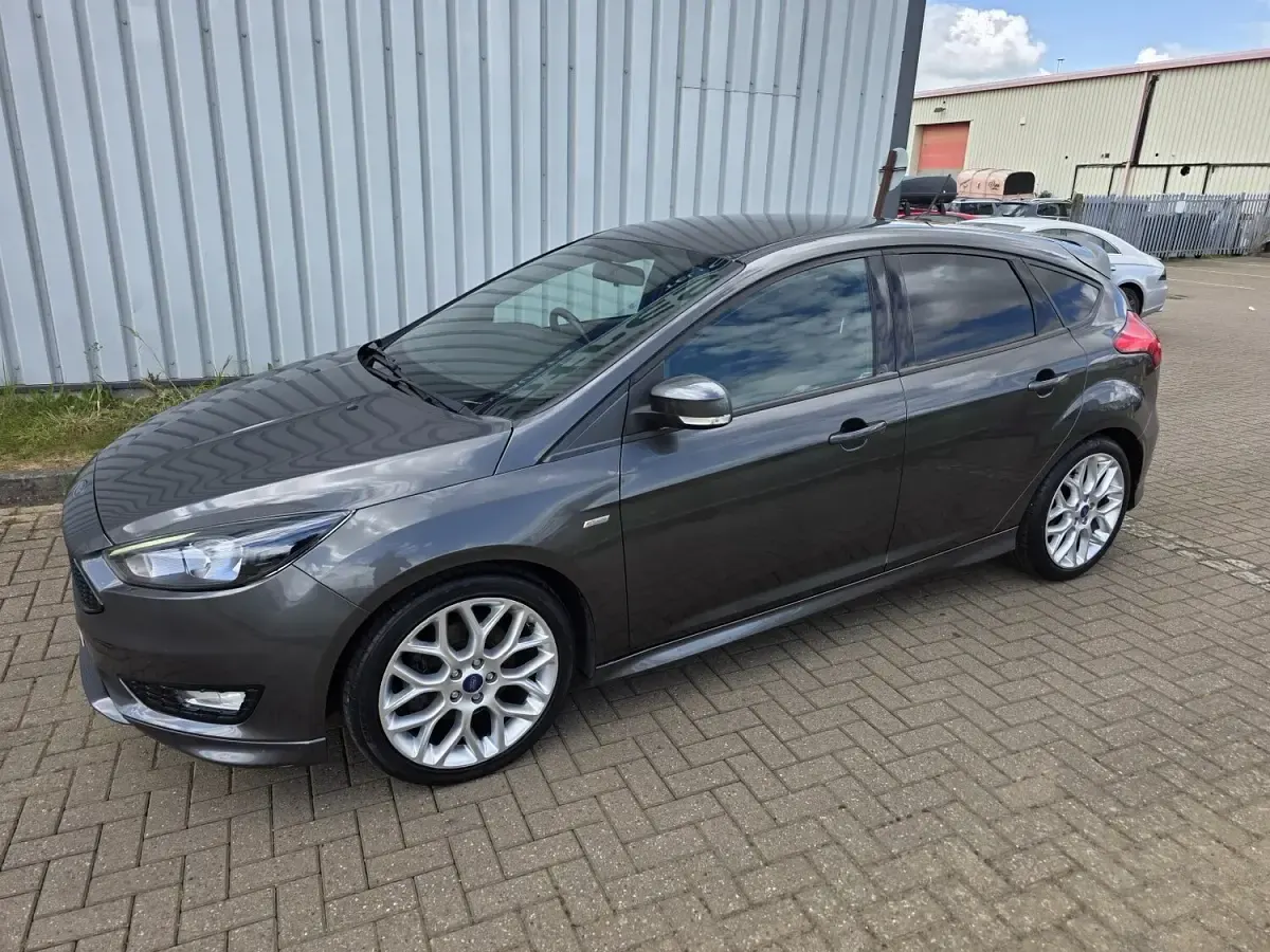 Used Ford Focus ST-Line 150 HP (110 kW) 2017 Grey Hatchback