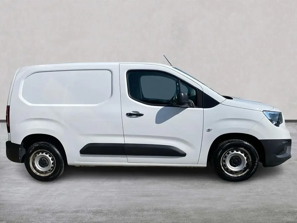 Used Vauxhall Combo Edition 100 HP (73 kW) 2021 White MPV