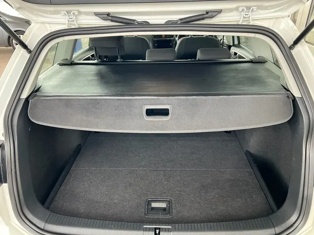 Used VW Golf VII SE 115 HP (84 kW) 2018 White Estate