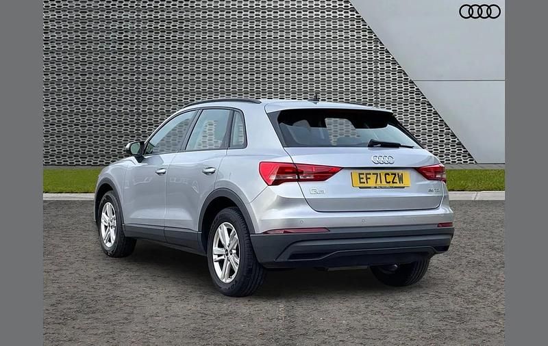 Usado Audi Q3 Design 150 HP (110 kW) 2022 Prateado SUV
