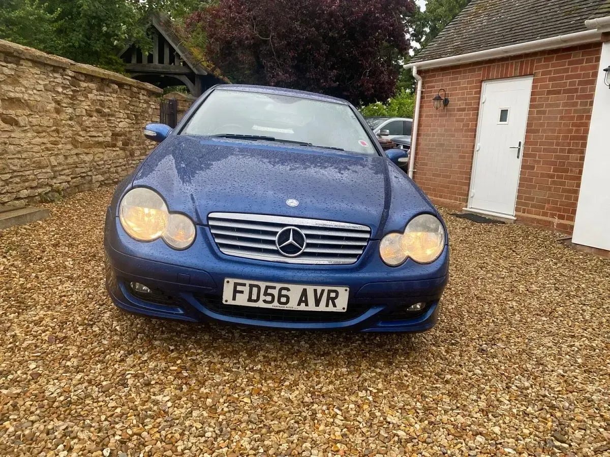 Used Mercedes C220 SE 143 HP (105 kW) 2006 Blue Coupe