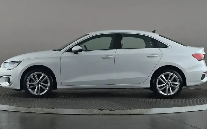 Usado Audi A3 Sport 150 HP (110 kW) 2023 Branco Sedan
