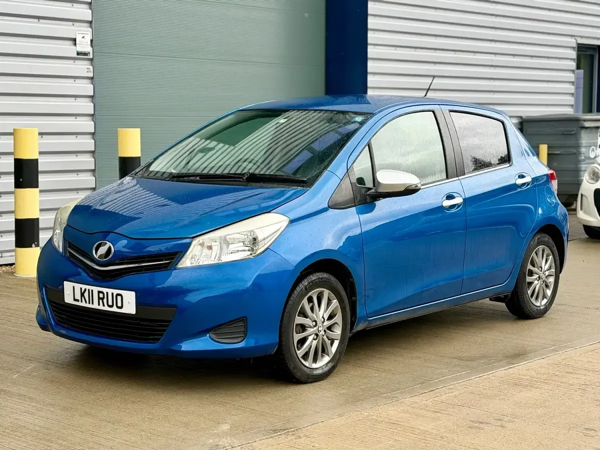 Used Toyota Yaris 2011 Blue Hatchback