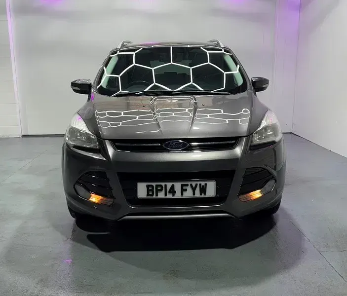 Usado Ford Kuga Titanium 140 HP (102 kW) 2014 Cinzento SUV