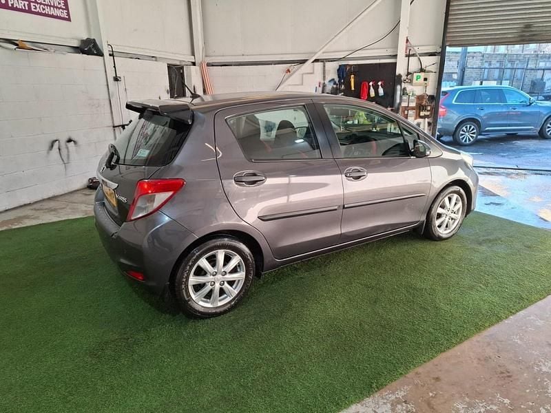 Used Toyota Yaris 69 HP (50 kW) 2013 Grey Hatchback