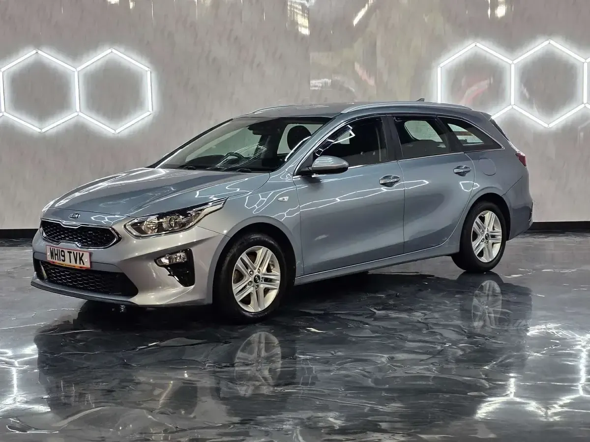 Usado Kia Ceed 114 CV (83 kW) 2019 Plateado Utilitario