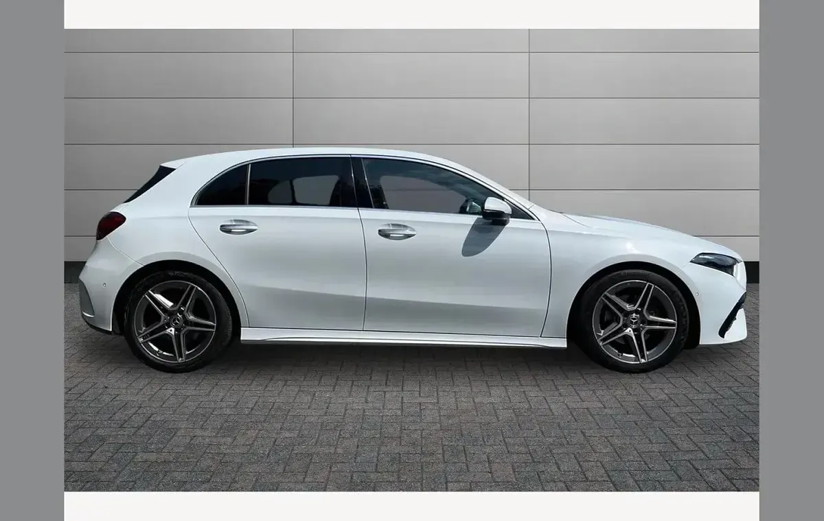 Used Mercedes A200 Executive 175 HP (128 kW) 2023 White Hatchback