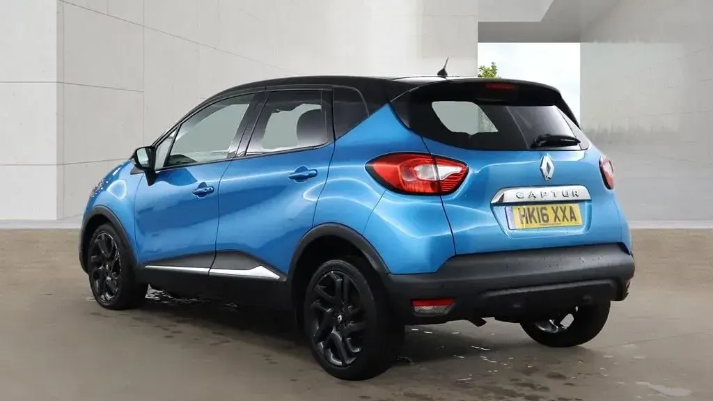 Used Renault Captur Dynamique 90 HP (66 kW) 2016 Blue/black SUV
