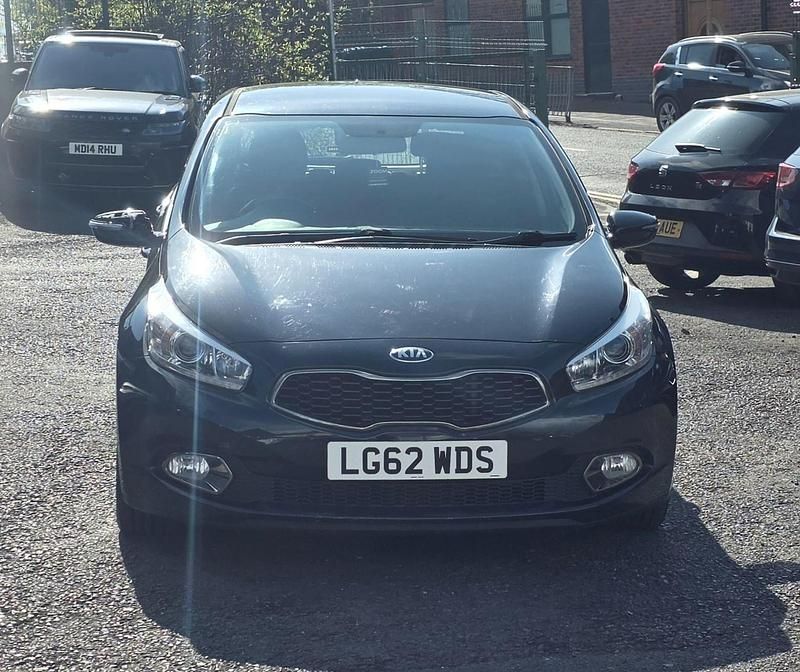 Używany Kia Ceed 2012 Czarny Hatchback