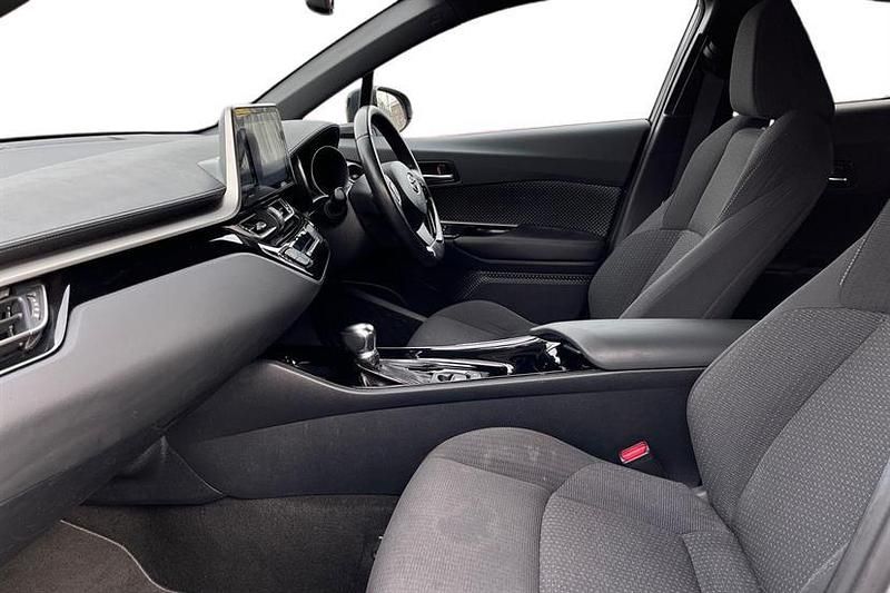 Used Toyota C-HR 122 HP (89 kW) 2018 Silver SUV