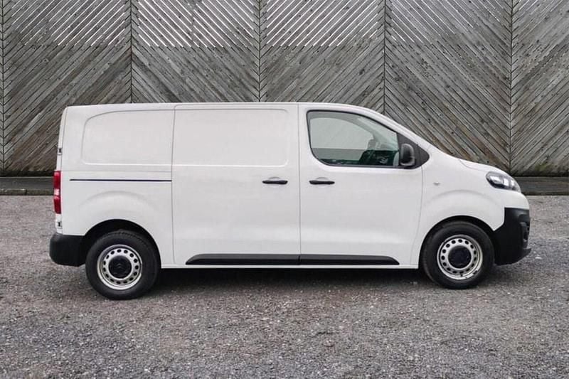 Used Citroën Dispatch 145 HP (106 kW) 2022 White MPV