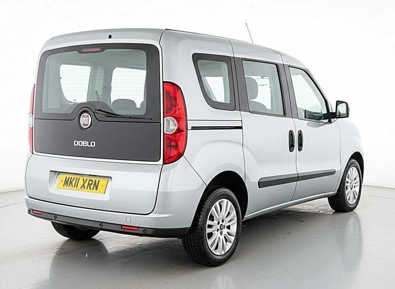 Used Fiat Doblò 105 HP (77 kW) 2011 Grey MPV