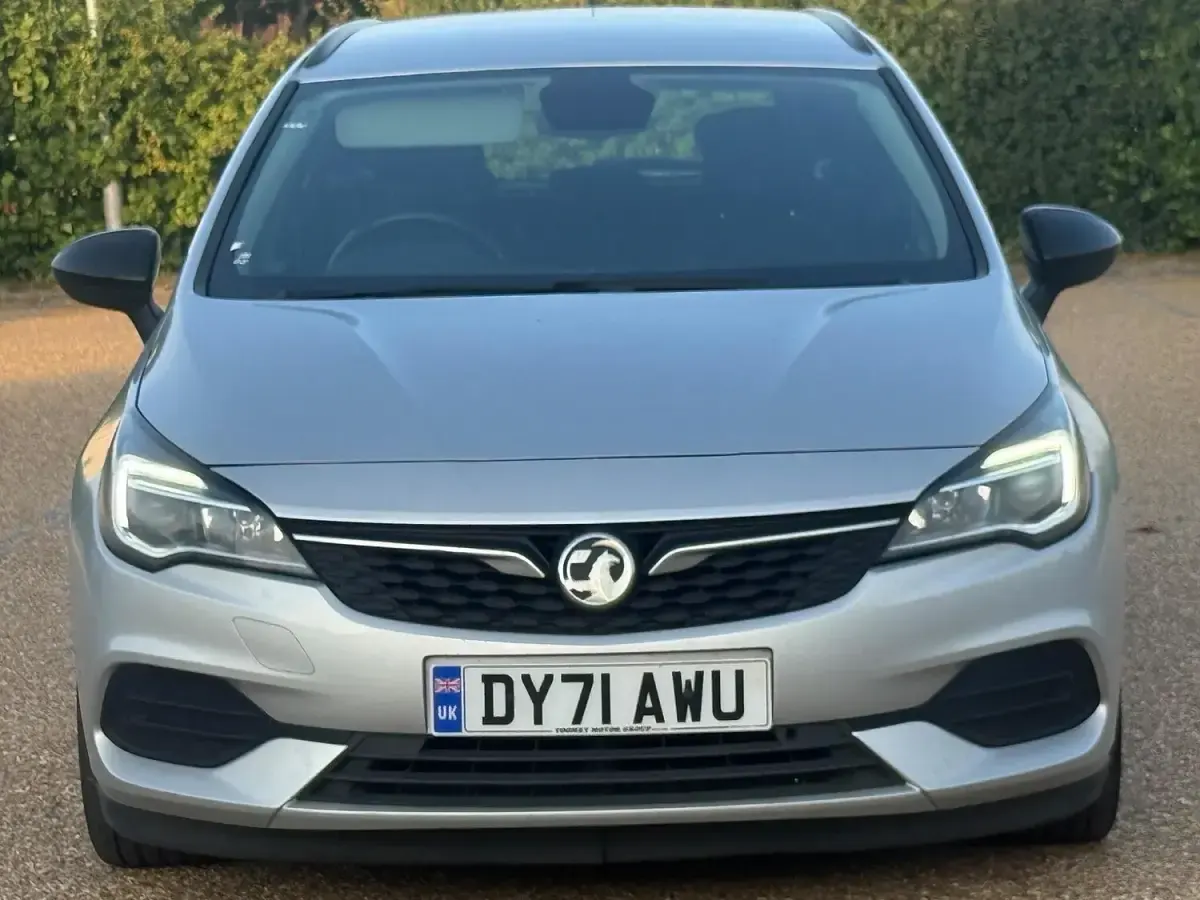 Used Vauxhall Astra Business Edition 122 HP (89 kW) 2021 Silver Estate