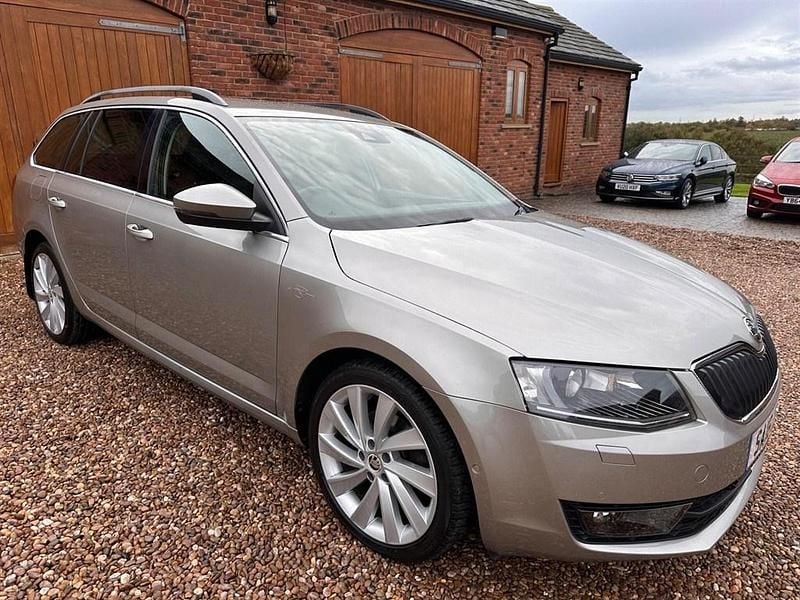 Beige Used 2016 Skoda Octavia LAURIN & KLEMENT Estate | £11,000 (Good price) - Image 1/4