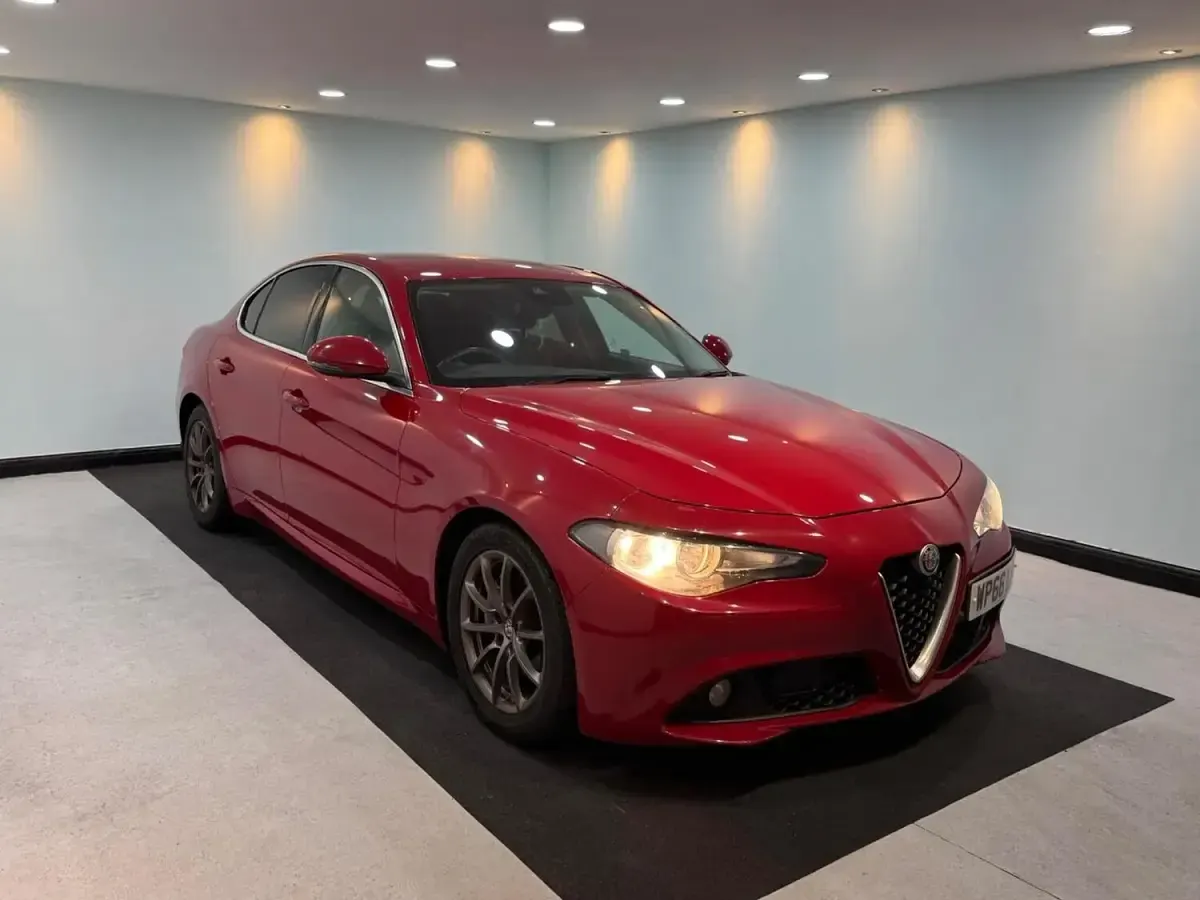 Used Alfa Romeo Giulia Super 180 HP (132 kW) 2016 Red Sedan