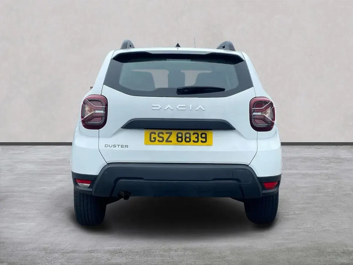 Used Dacia Duster Essentiel 90 HP (66 kW) 2023 White SUV
