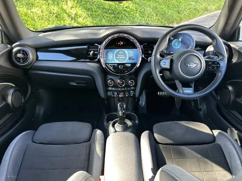 Used Mini Cooper Hatch 134 HP (98 kW) 2023 Red Hatchback