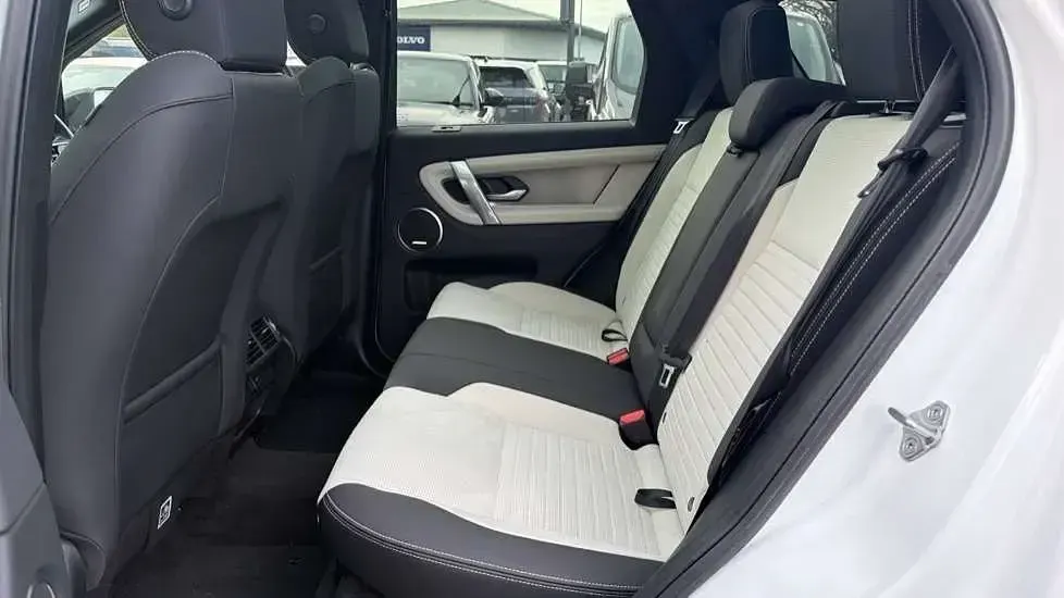 Used Land Rover Discovery Sport SE Dynamic 204 HP (150 kW) 2023 Solid  fuji white SUV