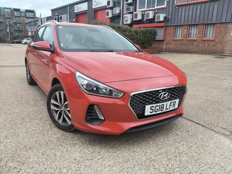 Used Hyundai i30 SE 120 HP (88 kW) 2018 Red Estate