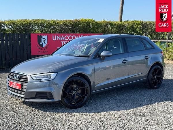 Begagnad Audi A3 116 HK (85 kW) 2018 Grå Sedan