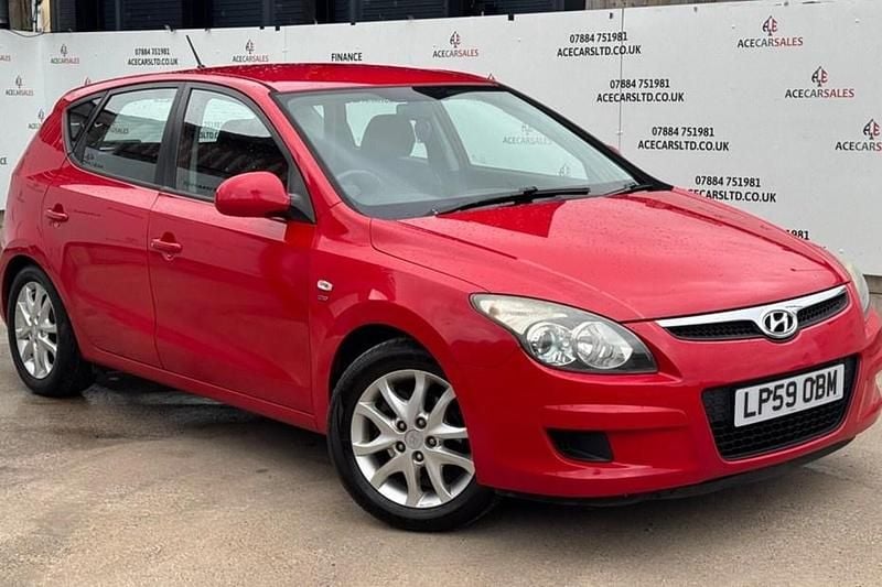 Red Used 2010 Hyundai i30 Comfort Hatchback | £2,495 (Fair price) - Image 1/1