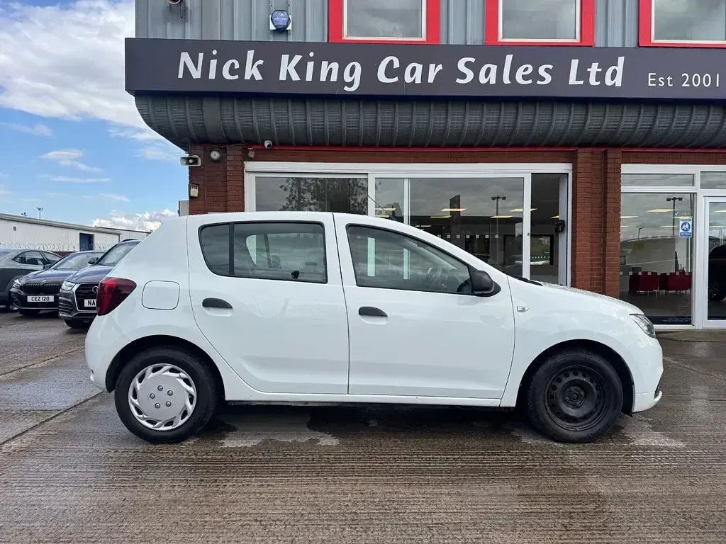 Used Dacia Sandero Essentiel 95 HP (69 kW) 2019 White Hatchback