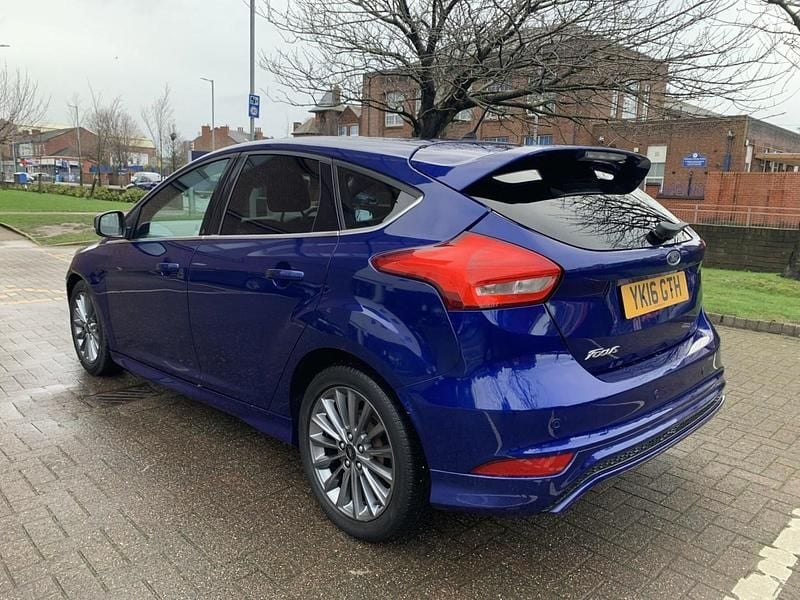 Used Ford Focus Titanium 2016 Blue Hatchback