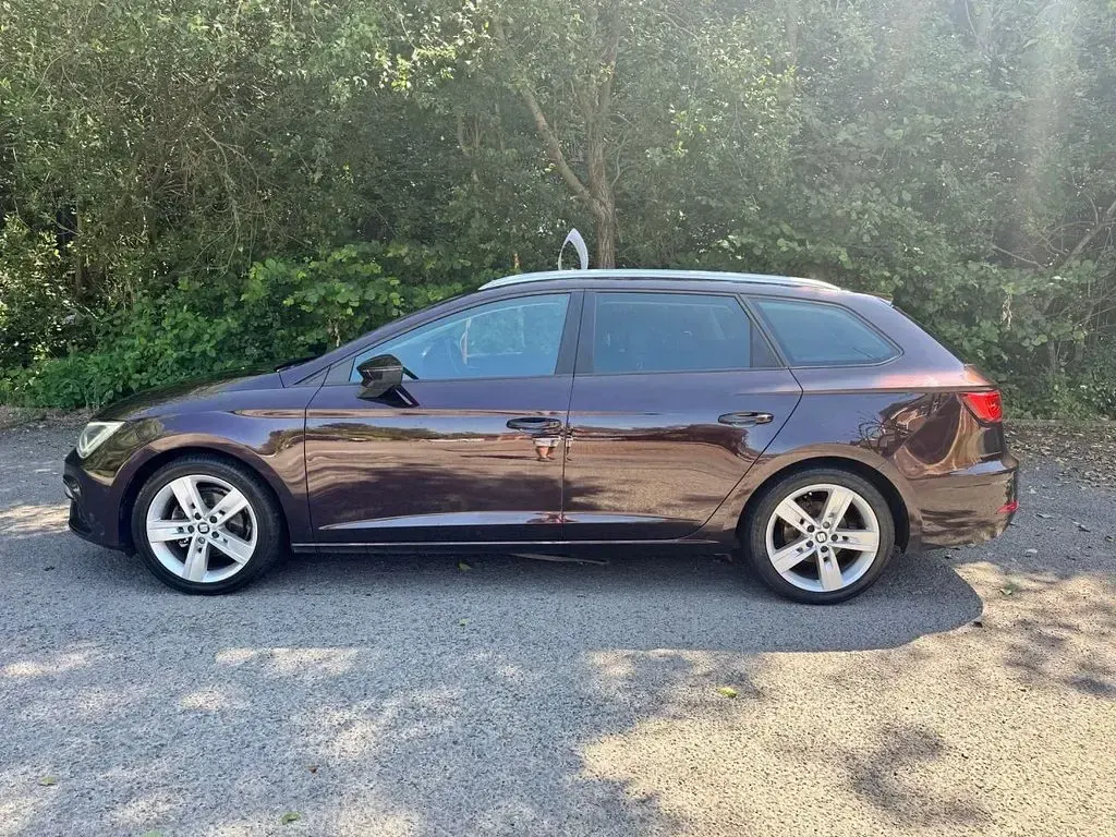 Used Seat Leon ST FR 150 HP (110 kW) 2018 Purple Estate