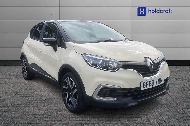 Used Renault Captur 90 HP (66 kW) 2018 Cream/black  SUV