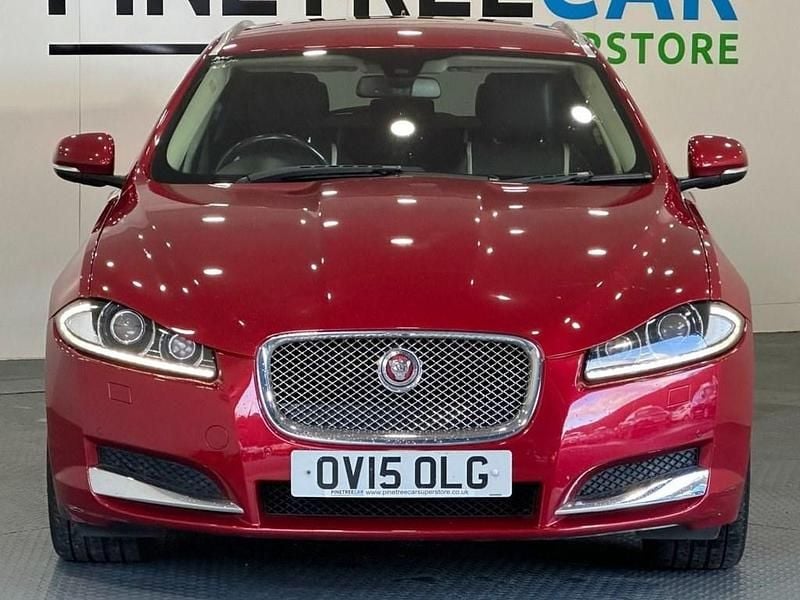 Used Jaguar XF Sportbrake Portfolio 200 HP (147 kW) 2015 Red Estate