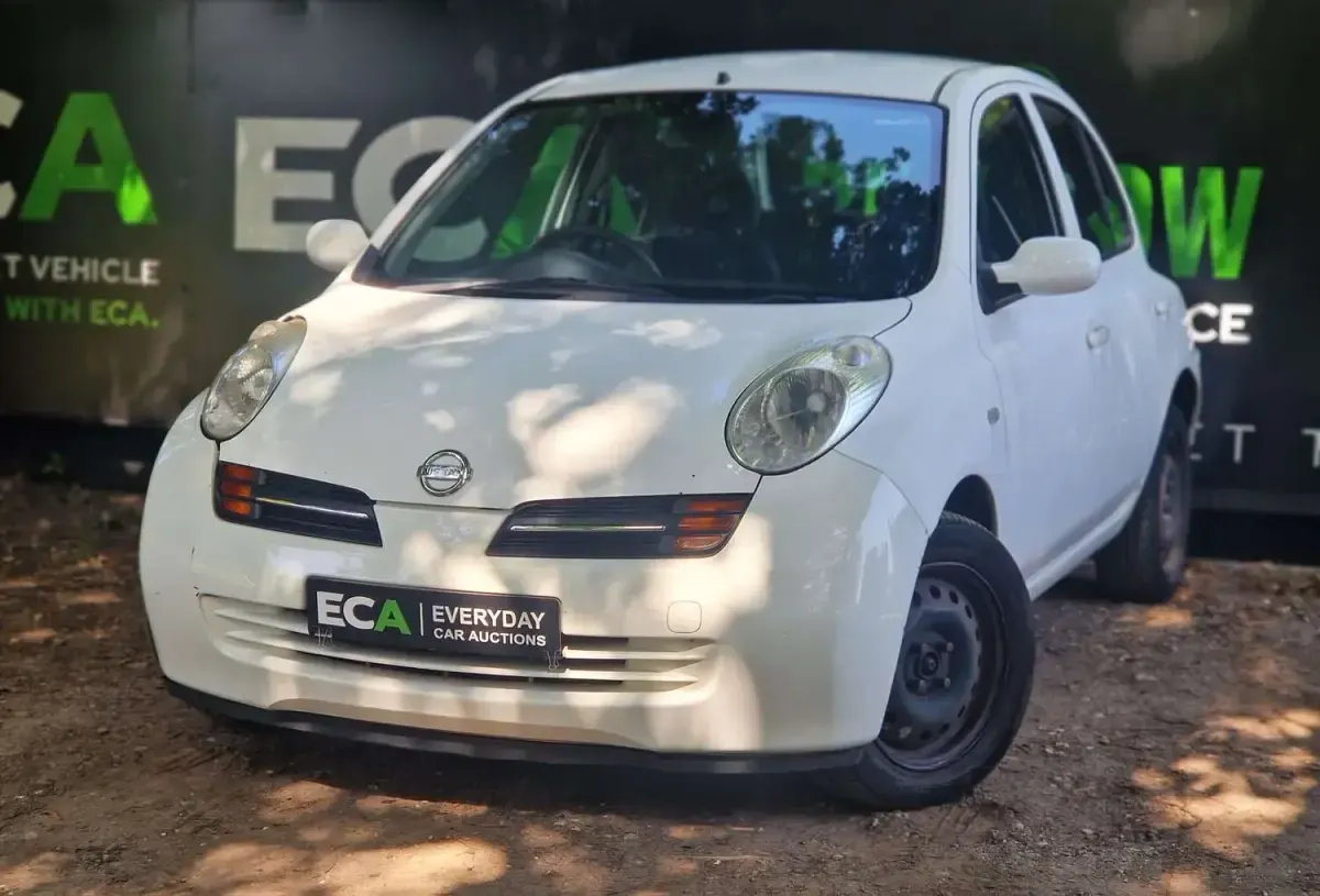 Used Nissan Micra SE 2004 White Hatchback