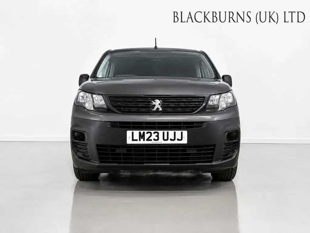 Used Peugeot Partner Premium 100 HP (73 kW) 2023 Grey MPV