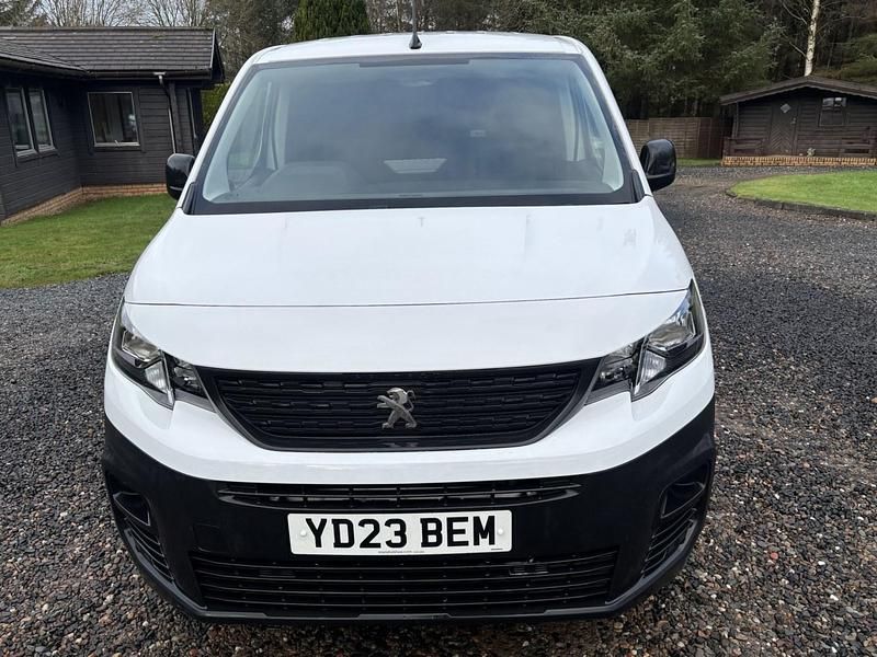 Used Peugeot Partner Premium 131 HP (96 kW) 2023 White MPV