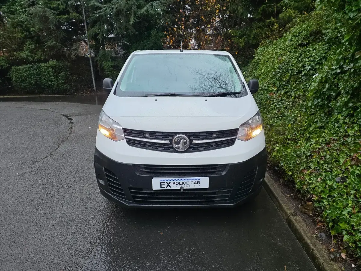 Used Vauxhall Vivaro Edition 120 HP (88 kW) 2021 White MPV