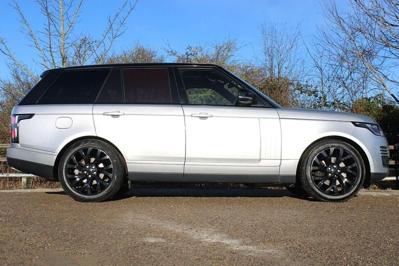 Used Land Rover Range Rover Vogue SE 275 HP (202 kW) 2019 Silver SUV