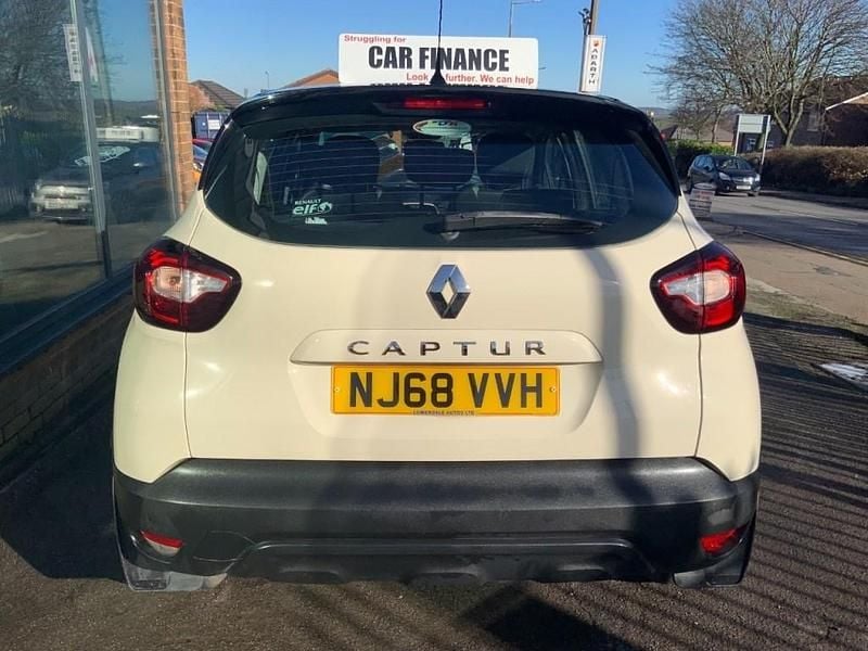 Used Renault Captur Play 2018 Cream/black SUV