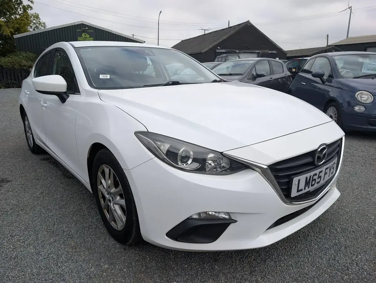 Used Mazda 3 165 HP (121 kW) 2015 White Hatchback