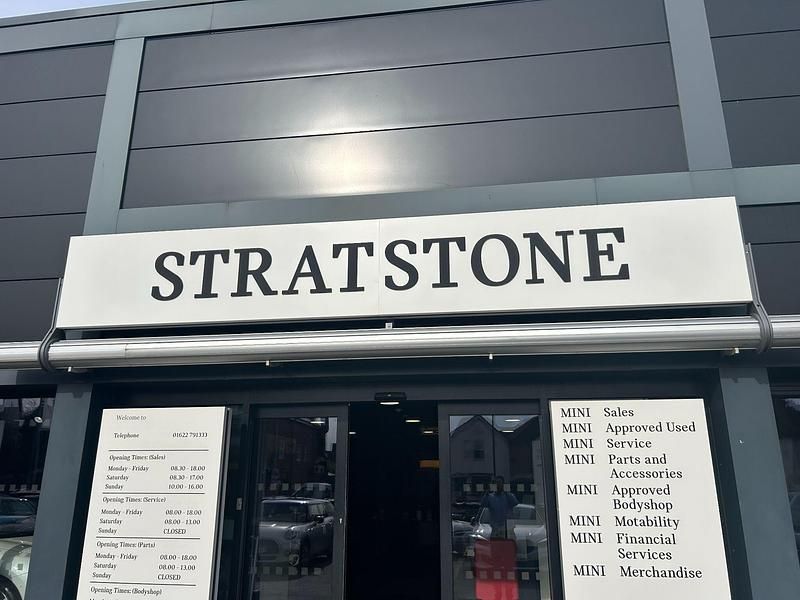 Black Used 2024 Mini Cooper SE Hatch Hatchback | £26,790 - Image 1/1