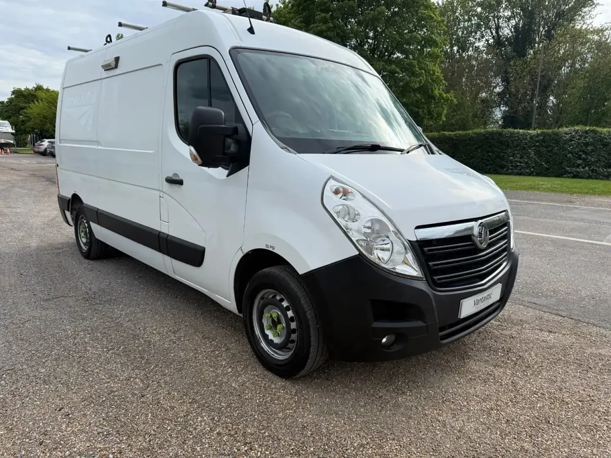 Second-hand Vauxhall Movano 130 CP (95 kW) 2019 Alb Monovolum