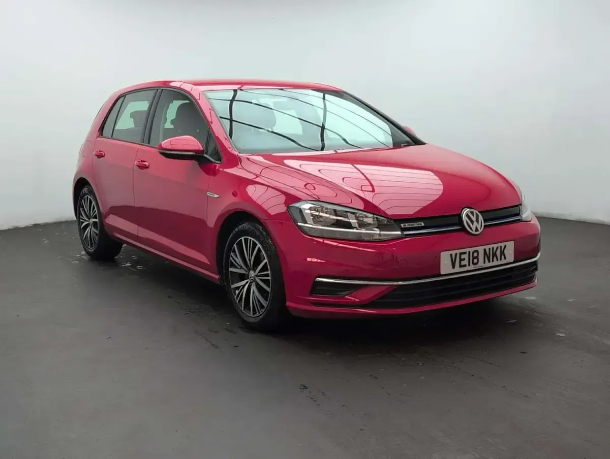 Used VW Golf VII SE 130 HP (95 kW) 2018 Red Hatchback