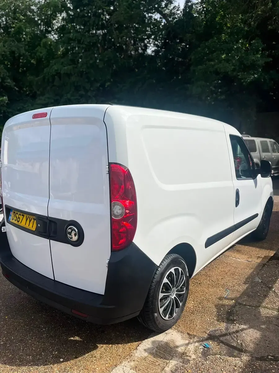 Used Vauxhall Combo 95 HP (69 kW) 2017 White MPV