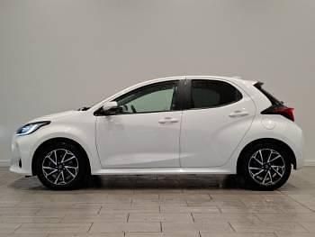 Used Toyota Yaris Hybrid Design 116 HP (85 kW) 2023 White Hatchback