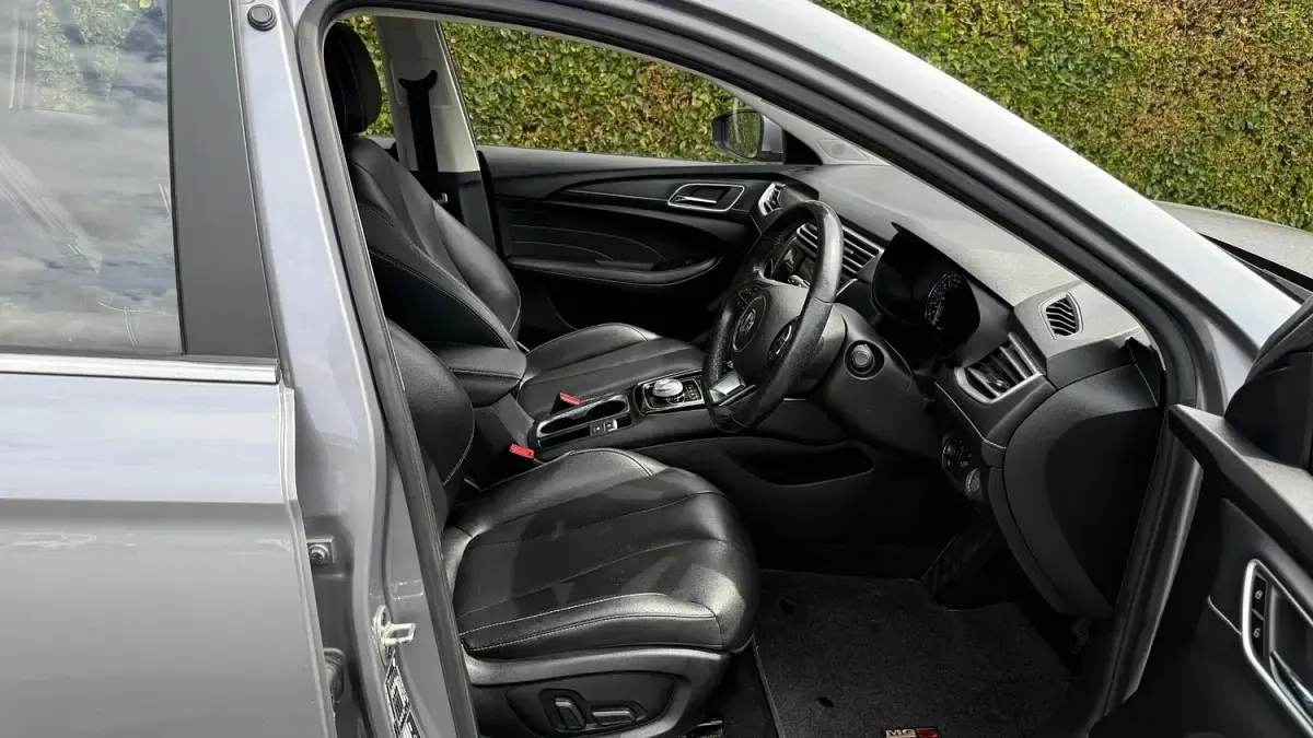 Used MG MG5 EV Exclusive 114 kW (156 HP) 2021 Silver Estate