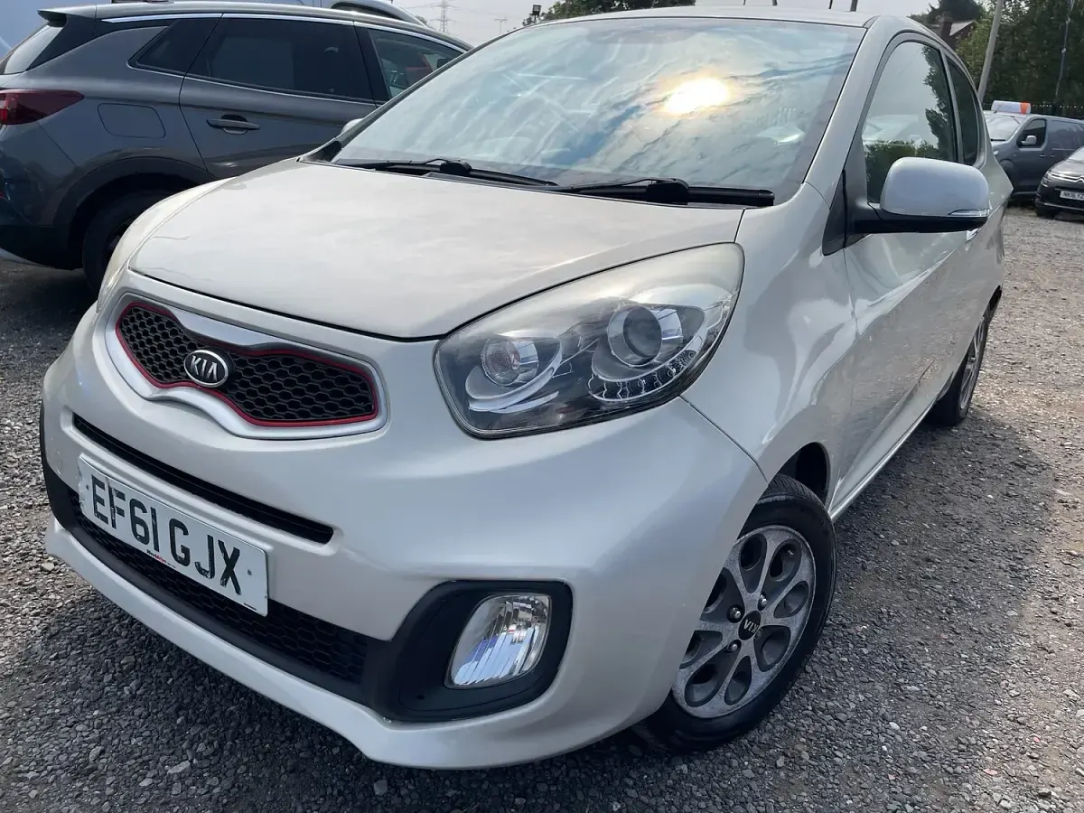 Used Kia Picanto 84 HP (61 kW) 2011 Beige Hatchback