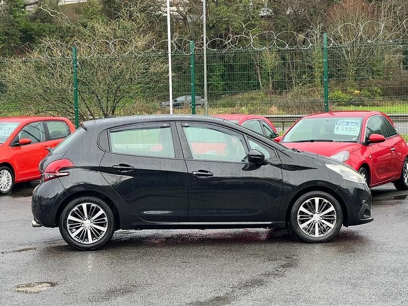 Used Peugeot 208 2016 Black Hatchback