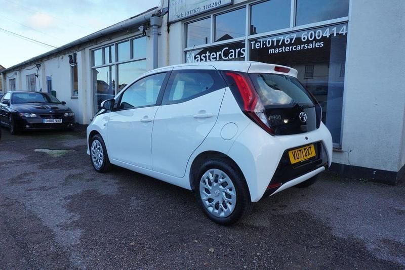 Used Toyota Aygo X-play 2021 White Hatchback