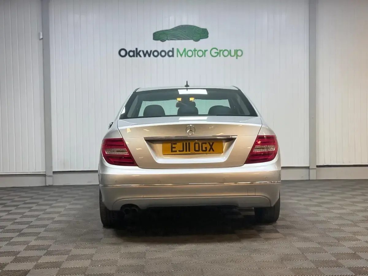 Used Mercedes C180 SE 156 HP (114 kW) 2011 Silver Sedan