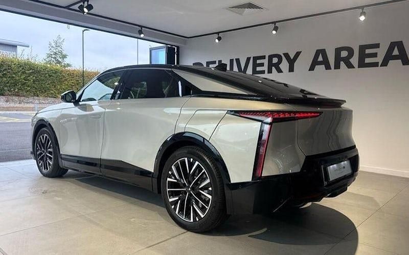 New DS Automobiles N°8 191 kW (260 HP) 2025 SUV