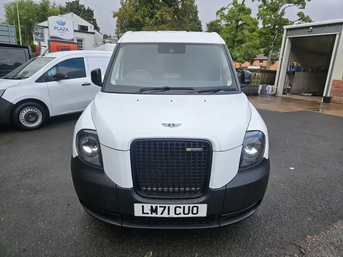 Used LEVC VN5 Business 150 HP (110 kW) 2021 White MPV
